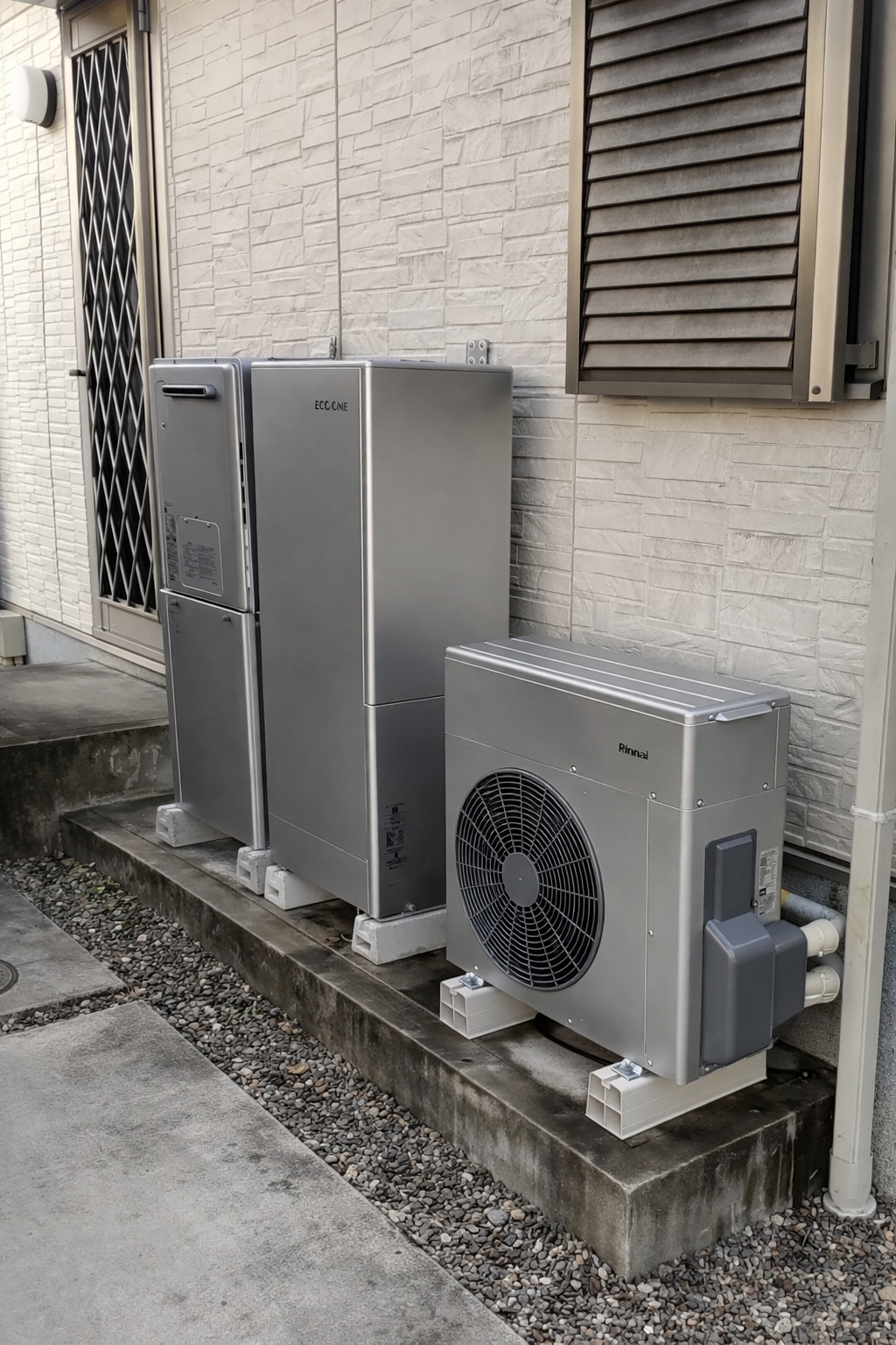 施工後 ハイブリット給湯器 小牧市